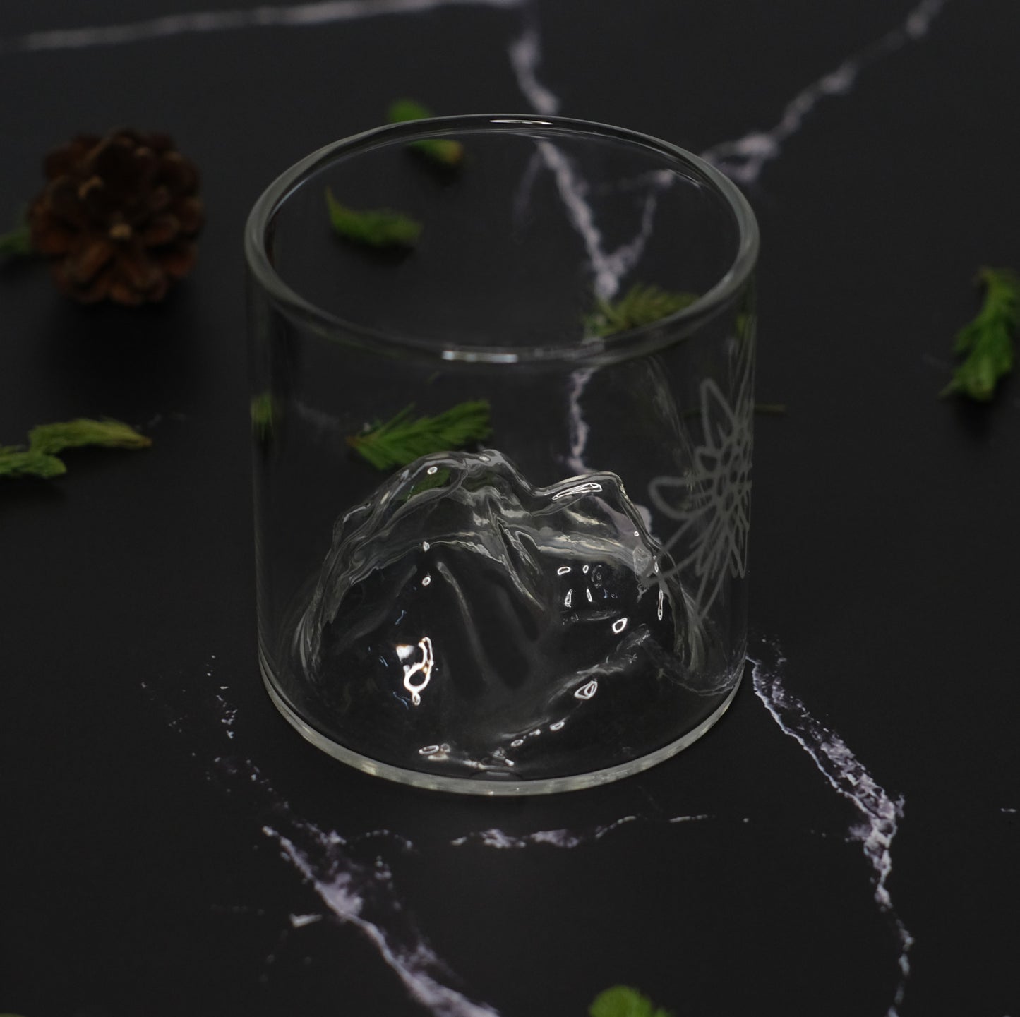 Trinkglas mit Berg